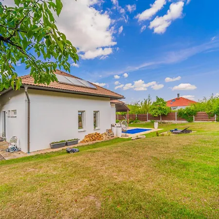 Sara S Bazenem A Infrasaunou Na Kraji Prahy Villa *