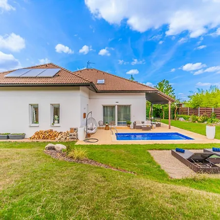 Sara S Bazenem A Infrasaunou Na Kraji Prahy Villa Zbuzany